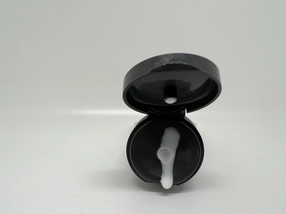 BURBERRY BRIT PARA HOMBRES 1,6 FL oz/50 ml bálsamo para después del afeitado sin alcohol en tubo Foto 4 de 4