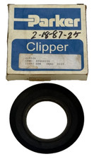 NEW IN BOX Parker 1QTR06 Oil Seal