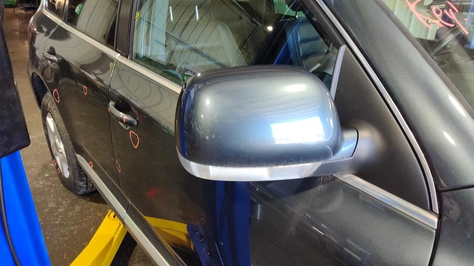 TOUAREG 2006 Glove Box 1086183 - Imagem 3 de 4