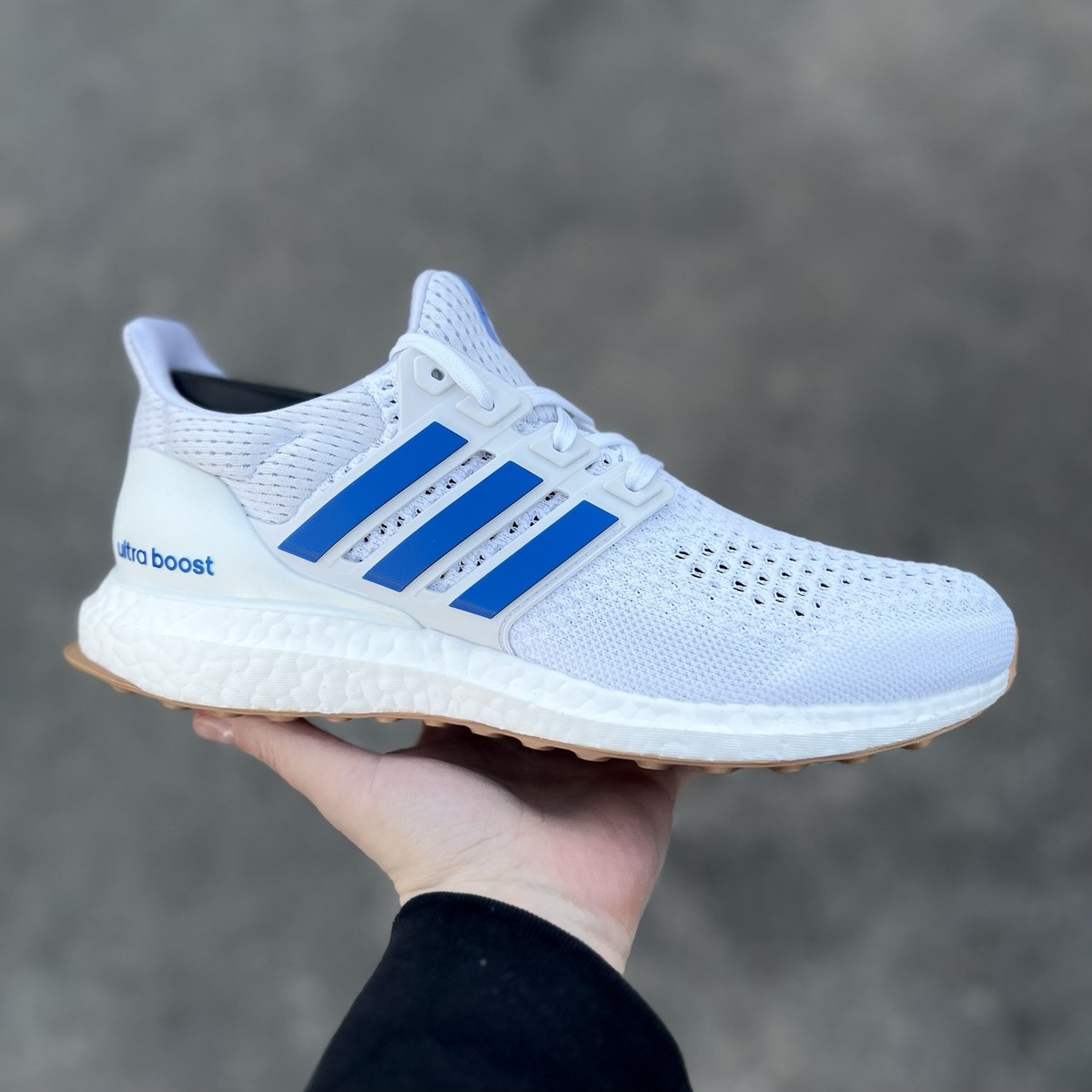 ノースカロライナ州!☆日本未入荷☆アディダス☆ULTRABOOST 1.0 Adidas UltraBoost 1.0 Women's Running Shoe Athletic Sneaker