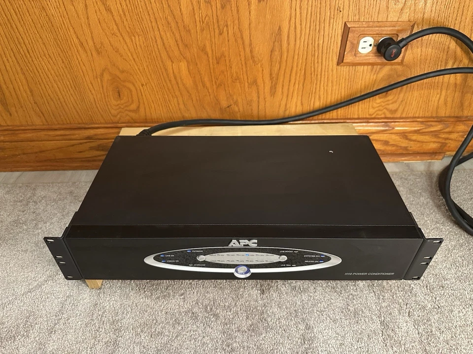 APC H10 Power Conditioner 12 Outlet Surge Protector AV Rack Mount W/ Power Cable - Image 2 of 4