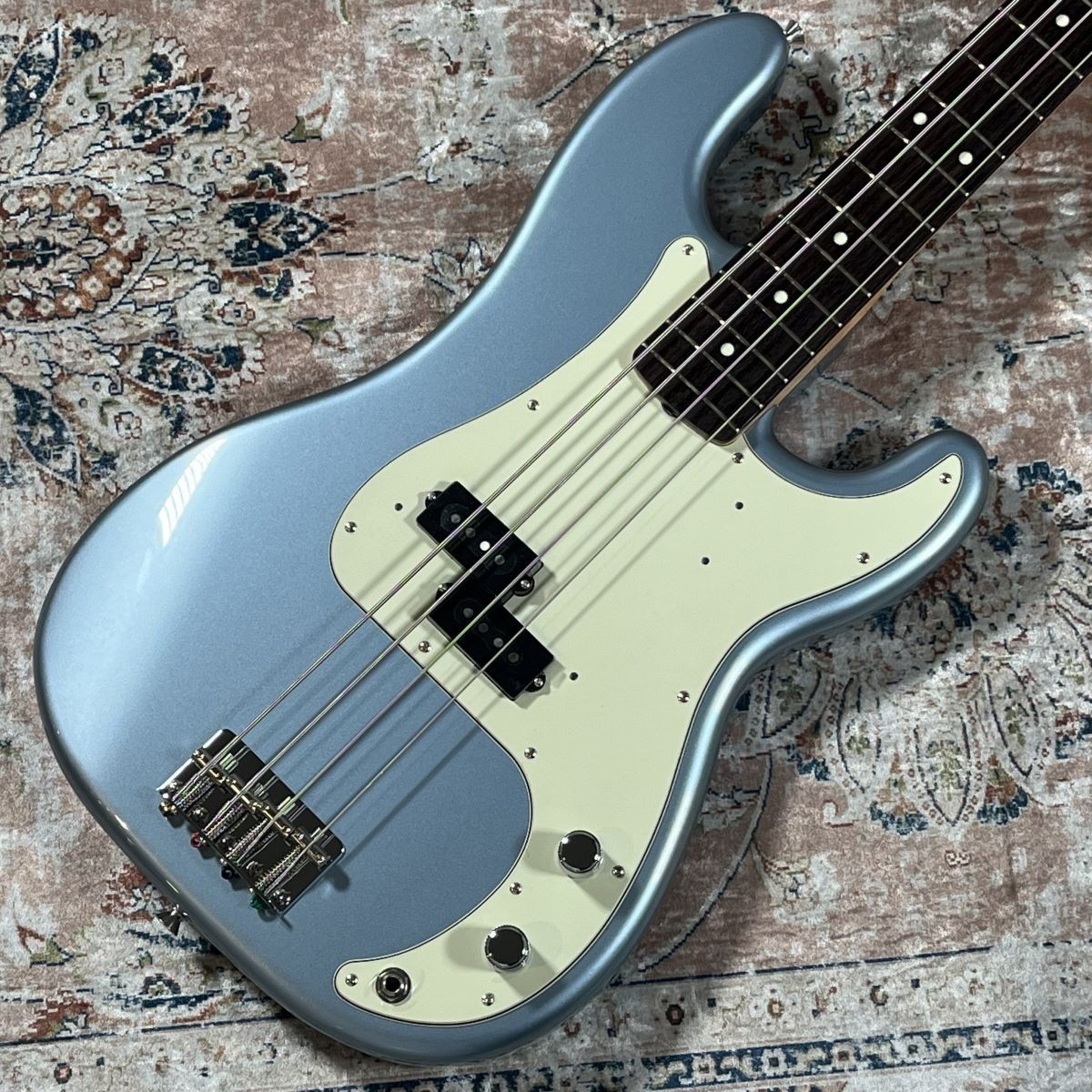 Fender made in japan FSR Traditional 60s Precision Bass Ice Blue