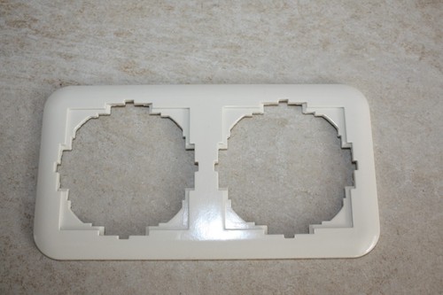 Gira 569301 Lautsprecher Anschluss 2-fach - Cremeweiß Für Schraubbefestigung