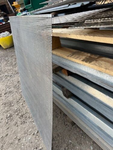 Perforated Aluminium mesh sheet 1000 x 1000 x 1.6mm thick - Picture 3 of 6