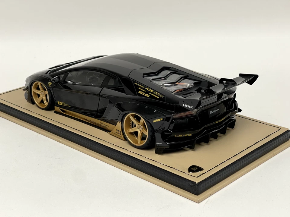 1/18 AutoArt Lamborghini Aventador Liberty Walk Base de cuero negro/dorado Foto 2 de 4