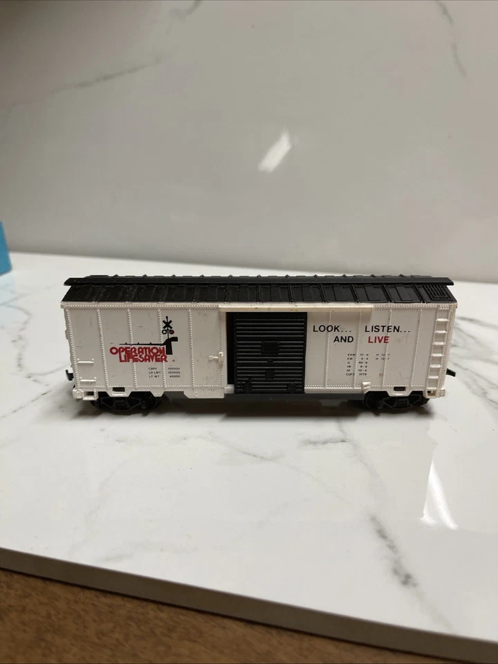 Model Power HO 40' Box Car Operation Lifesaver - Image 2 of 2
