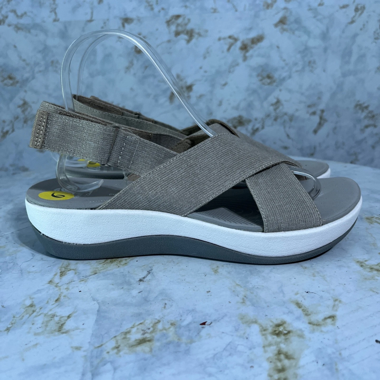 Scarpe Clarks Arla donna taglia 9M beige grigio sandali comodi con cinturino