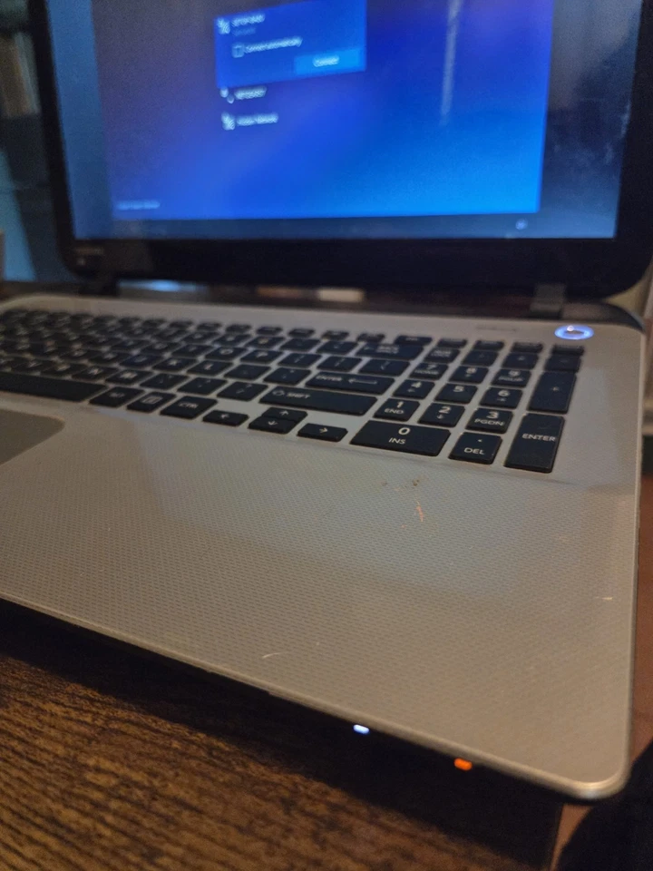 Toshiba Satellite L55-B5267 Intel i3-4025U 1.9GHz 6 GB Works Well Needs Battery - Image 4 of 4