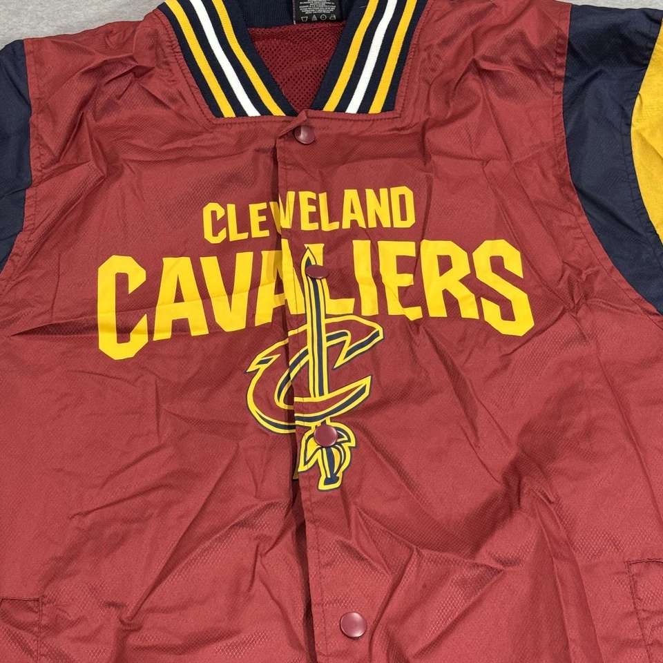 Chaqueta Cleveland Cavaliers para Hombres 2XL Amarillo Granate NBA Baloncesto Frente a Presión Foto 2 de 4