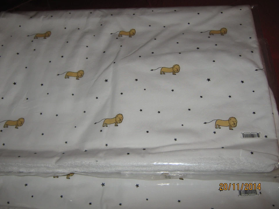 BATA SMILING PLANET con Capucha, Sábana Ajustable y Funda de Almohada 100% ORGÁNICA (Juego de 3) Foto 4 de 4