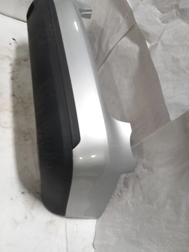 PARAGOLPES TRASERO CON ASISTENCIA DE ESTACIONAMIENTO para VOLKSWAGEN JETTA 2005 - 2010 OEM Foto 3 de 4