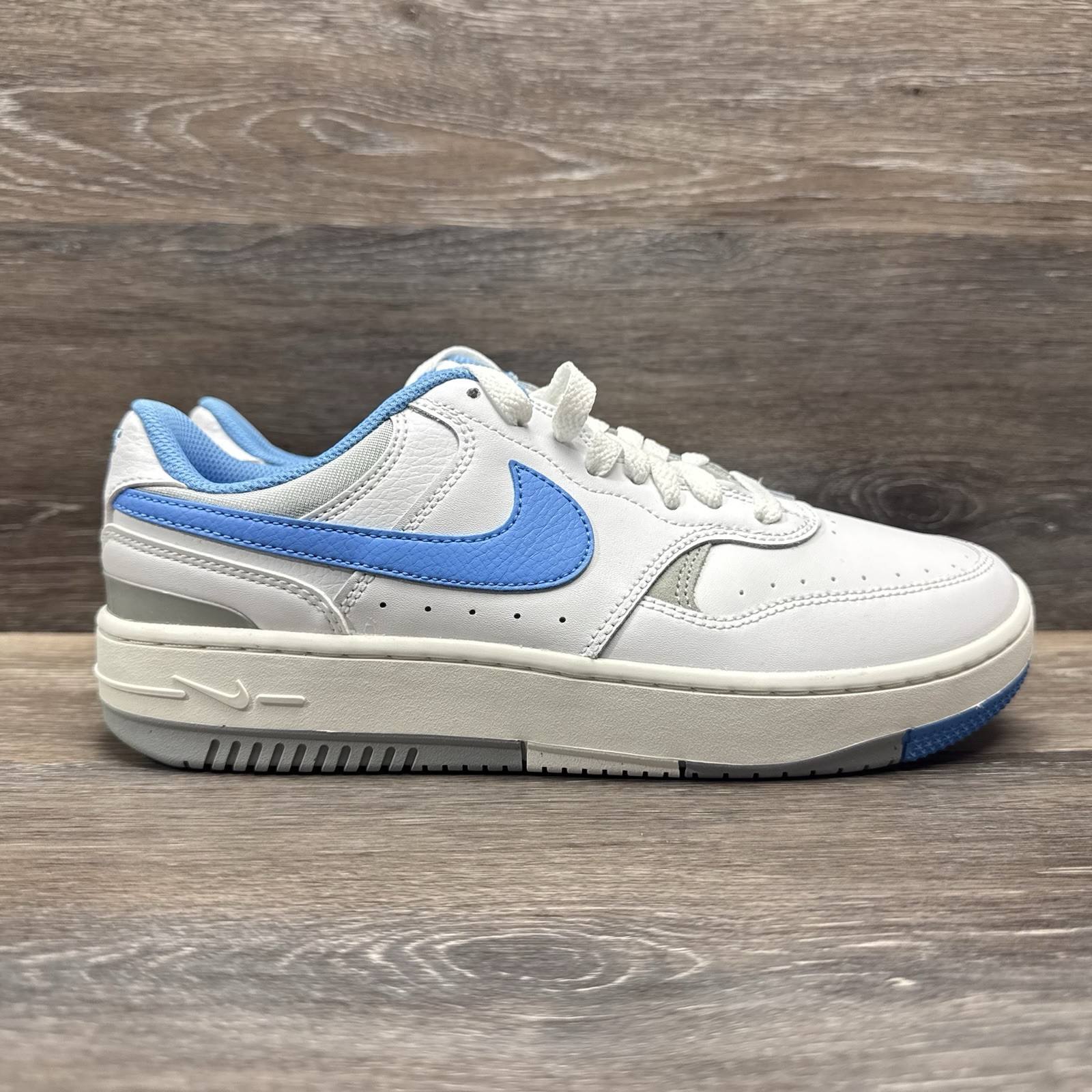 Nike Gamma Force Shoes Women Size 9.5 White University Blue Casual sneakers