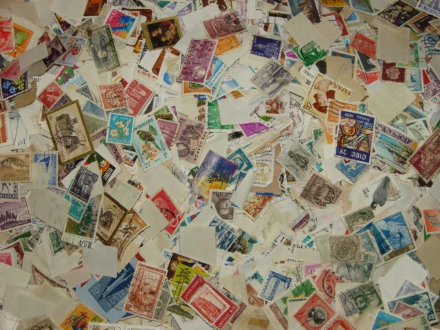 SELLOS DE RELLENO DE MEDIAS FUERA DE PAPEL 145 GRAMOS TAL VEZ 1500 TOMADOS AL AZAR DE LA CAJA Foto 3 de 4