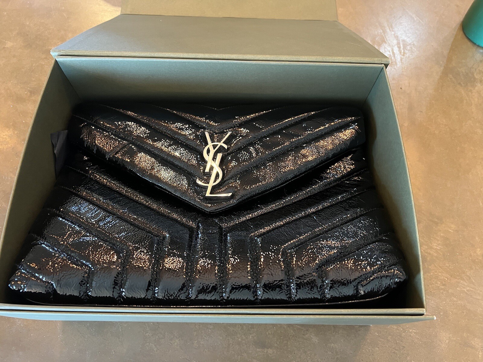 Saint Laurent Loulou buffer medio $3.200