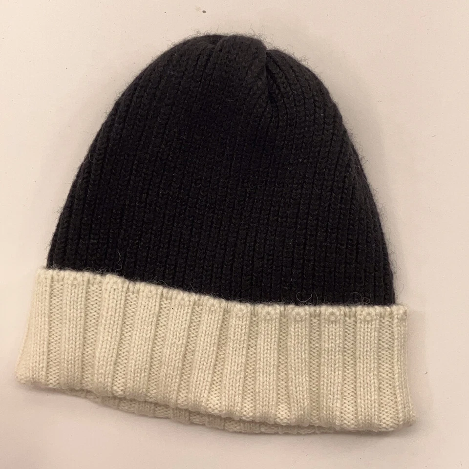 Sombrero de invierno Nine West negro blanco acanalado tejido puño mezcla de lana Foto 2 de 4