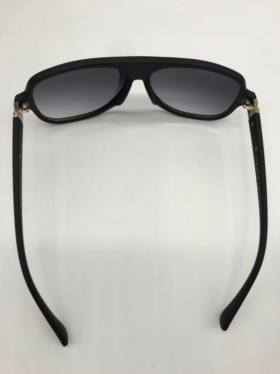 Louis Vuitton Full Rim Matte Black Frame Designer Sunglasses LV Match Sunglasses S00 - Women - Accessories | LOUIS VUITTON ® main image 4