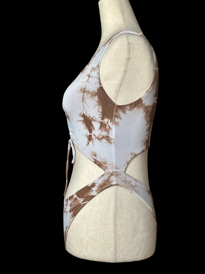 Frankies Bikinis Emma Cheeky Traje de Baño de Una Pieza Talla Pequeña Pierna Alta Tie Dye $175 Foto 4 de 4