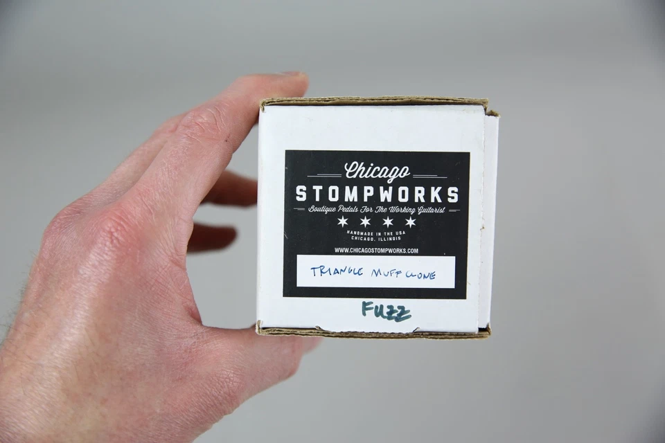 Guitarra Eléctrica Manguito Clon Hecho a Mano Fuzz Pedal Chicago Stompworks Dorado NUEVO Foto 2 de 4