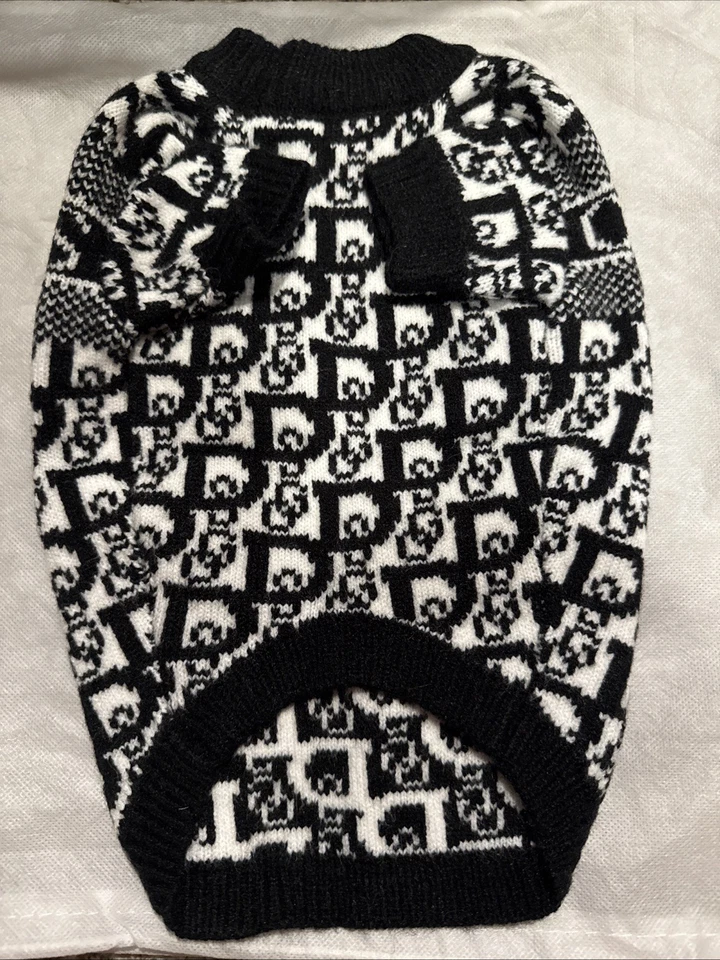 Suéter de Diseñador para Perros Cristian Ropa de Moda Lujo Mascota Suave Cálido Pullover Foto 2 de 3