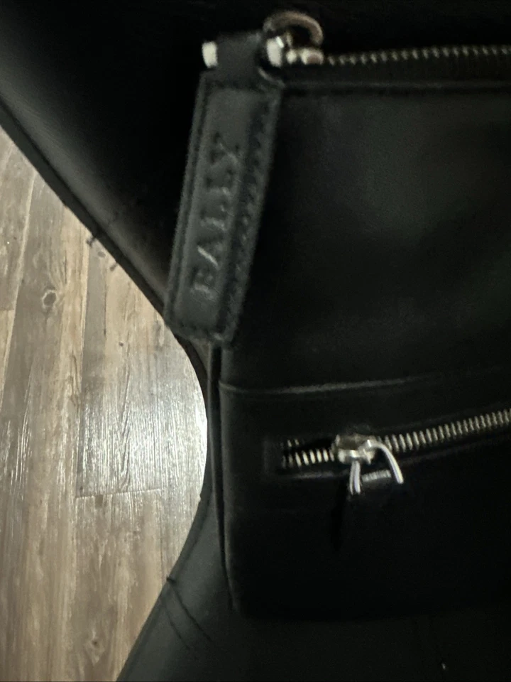 Bolso de hombro tipo mensajero de cuero negro a rayas rojas Bally Suiza ¡Limpio! Foto 3 de 4