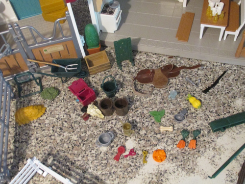 Schleich Lakeside Country House and Stables about 80% complete Extra Fence - Picture 3 of 19