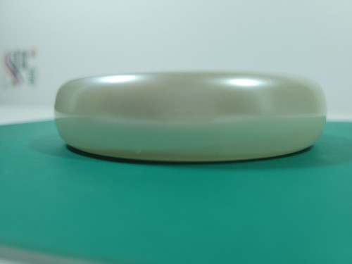 Vintage White Smooth Pearlescent Lucite Chunky Plastic Bangle Bracelet Light 80s - Picture 3 of 12