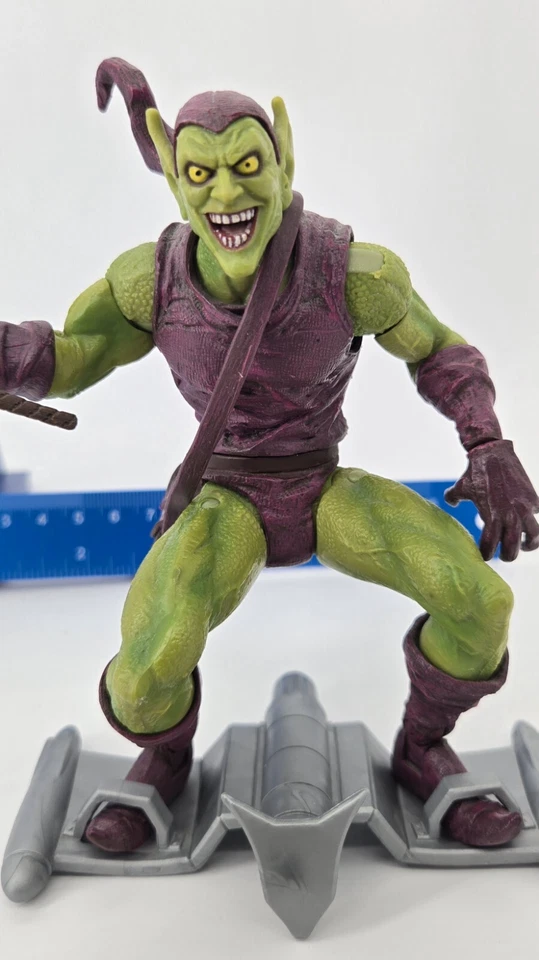 Figuras de acción Marvel Green Goblin vs. Unmasked Spider-Man Peter Parker 7" DST Foto 2 de 4