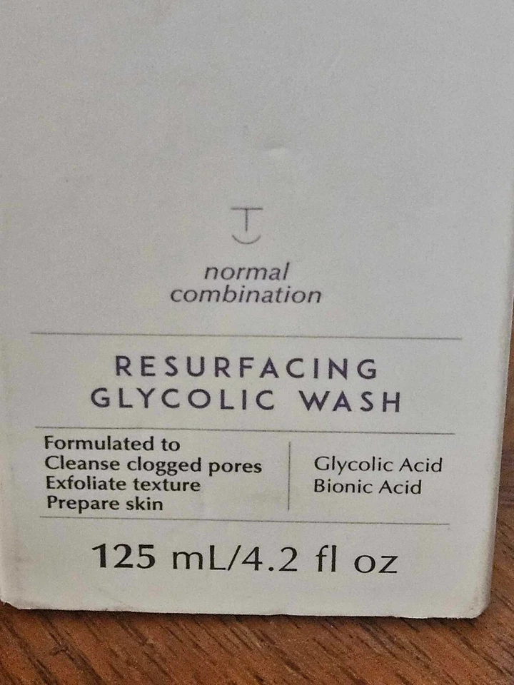 Lavado de rejuvenecimiento glicólico Exuviance Embrace nuevo 4,2 fl oz. Foto 3 de 4