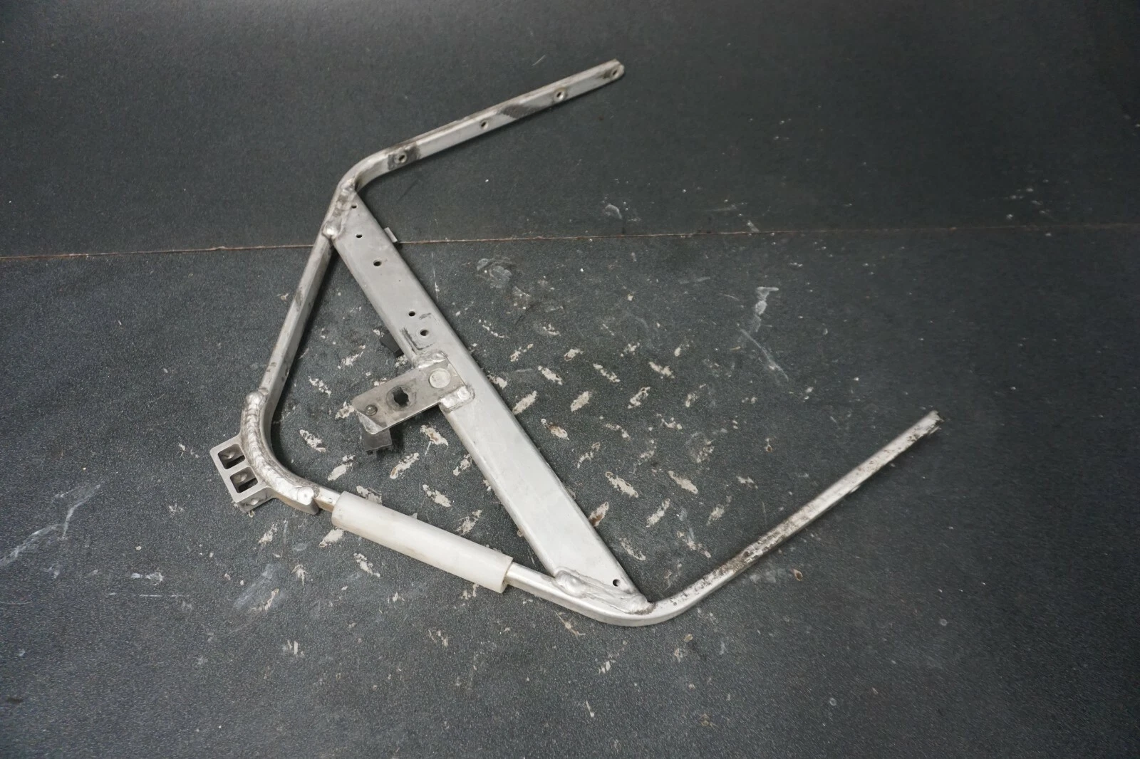 2004-2007 MXZ GSX GTX Summit 800 Ski-Doo OEM Handle Support Frame Bracket