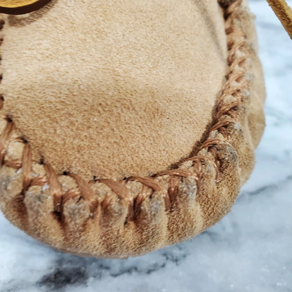 Zapatilla de cuero forrada Minnetonka Cally mocasín para mujer US 6M tostado de piel sintética 4011 Foto 3 de 4