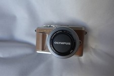 Olympus E-PL Mirrorless Camera 14-42mm Kit Silver/Brown Excellent Cond