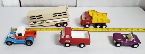 D-17 VINTAGE 1970'S COLLECTION OF ASSORTED TONKA TOY VEHICLES-HORSE TRAILER, +!