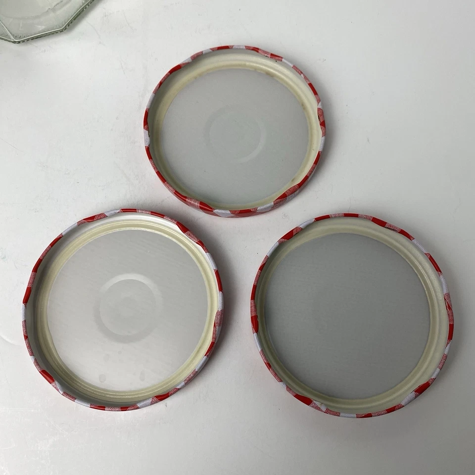 Lote de 3 tarros de gelatina de mermelada de vidrio vacíos Bonne Maman 36 oz con tapas de tornillo a cuadros rojo blanco Foto 4 de 4