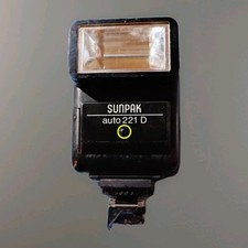 Sunpak Flash Unit Dedicated For Konica Cameras Model Auto 221D takes 4 AA Batte