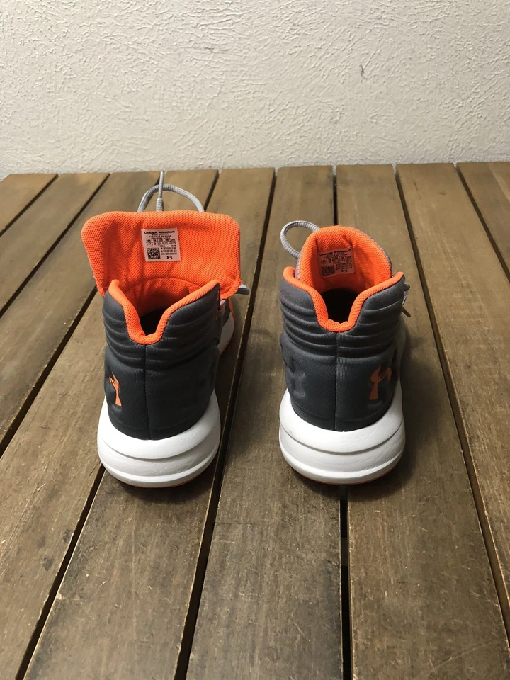 Zapatos de baloncesto Under Armour Torch para niños talla 3,5Y Art3020428 GXV12DY USADOS EN EXCELENTE ESTADO Foto 3 de 4