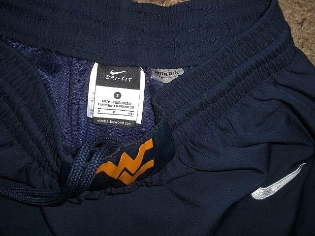 WEST VIRGINIA Nike authentic Dri Fit SHORTS men's Small - Image 3 of 4