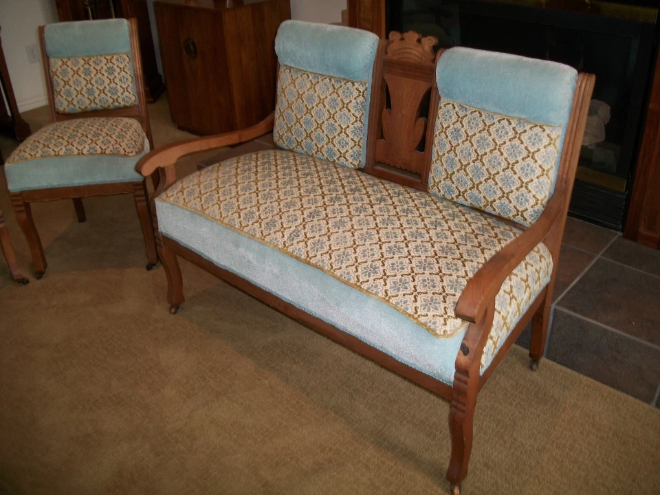 Juego de 4 sillas y loveseats victorianos Eastlake--Bonito retapizado-Madera de nogal Foto 3 de 4