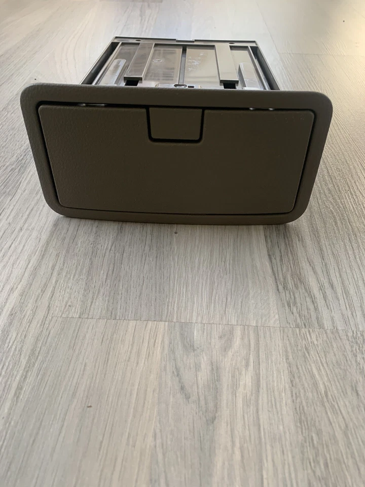 Задний подстаканник лоток для Nissan Murano 04 05 06 07 от оригинального производителя - Изображение 2 из 4