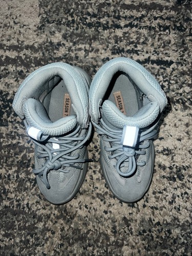 Season 7 Yeezy Boots - Picture 4 of 4