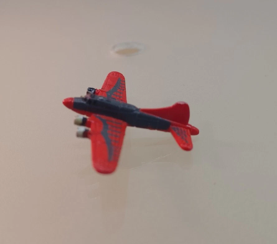 Par de aviones Micro Machines vintage, B-17 rojo y F-15 blanco águila - Galoob Foto 2 de 4