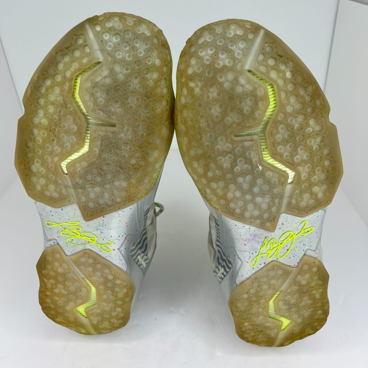 Nike Mens 683252-074 Grey Volt Maison du LeBron 11 Size 11.5 