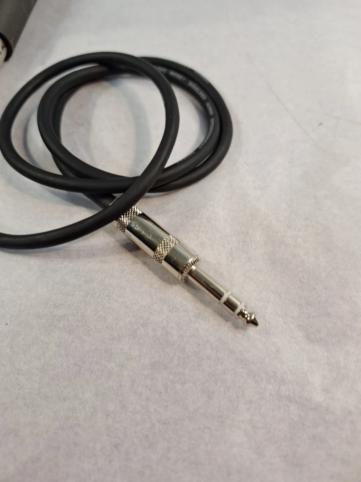 Samson Q4 Dynamic Super-Cardioid Handheld Microphone with 1/4” To XLR cable - Image 3 of 3