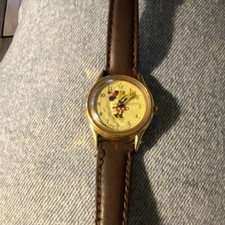 Disney Minnie Mouse Wristwatch Gold Tone Case Brown Leather Strap Collectible