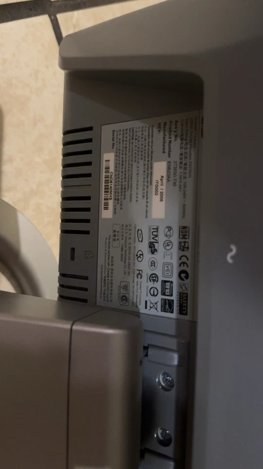 HP VS15 15" LCD VGA Monitor With Built In Speakers Gaming Retro Monitor No Cable - Image 3 of 3