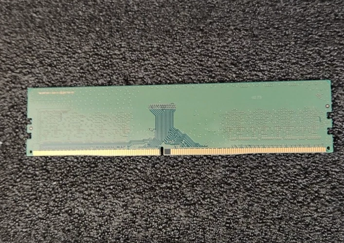 Memoria RAM de escritorio Samsung 8 GB DDR4 2666 MHz PC4-21300 1Rx8 DIMM M378A1K43CB2-CTD Foto 2 de 4
