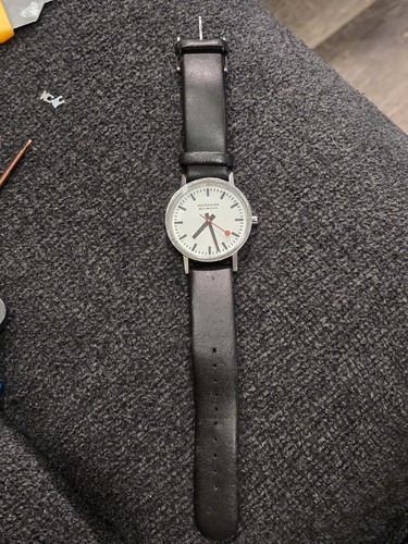 MONDAINE SWISS MADE QUARTZ ARMBANDUHR UHR Läuft Stark UNISEX 30314 - Bild 2 von 8
