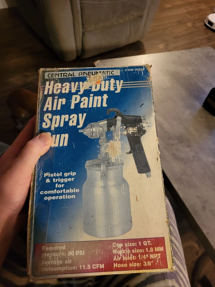 PISTOLA PULVERIZADORA DE PINTURA NEUMÁTICA CENTRAL 30224 RESISTENTE, MANGUERA DE 3/8", 1/4" NPT 1QT Foto 3 de 4