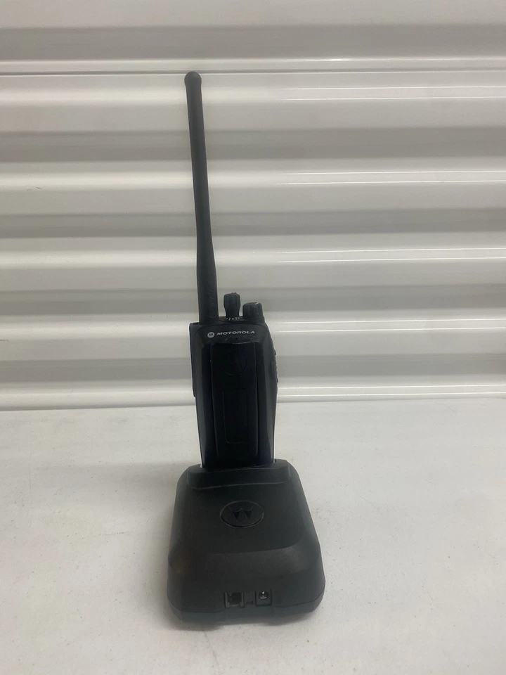 MOTOROLA MOTOTRBO XPR 6550 VHF 136-174 MHz TDMA DMR 2 Way Radio AAH55JDH9LA1AN - Image 4 of 4