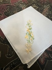 Vintage Yellow Embroidered Hankie VGC 💌