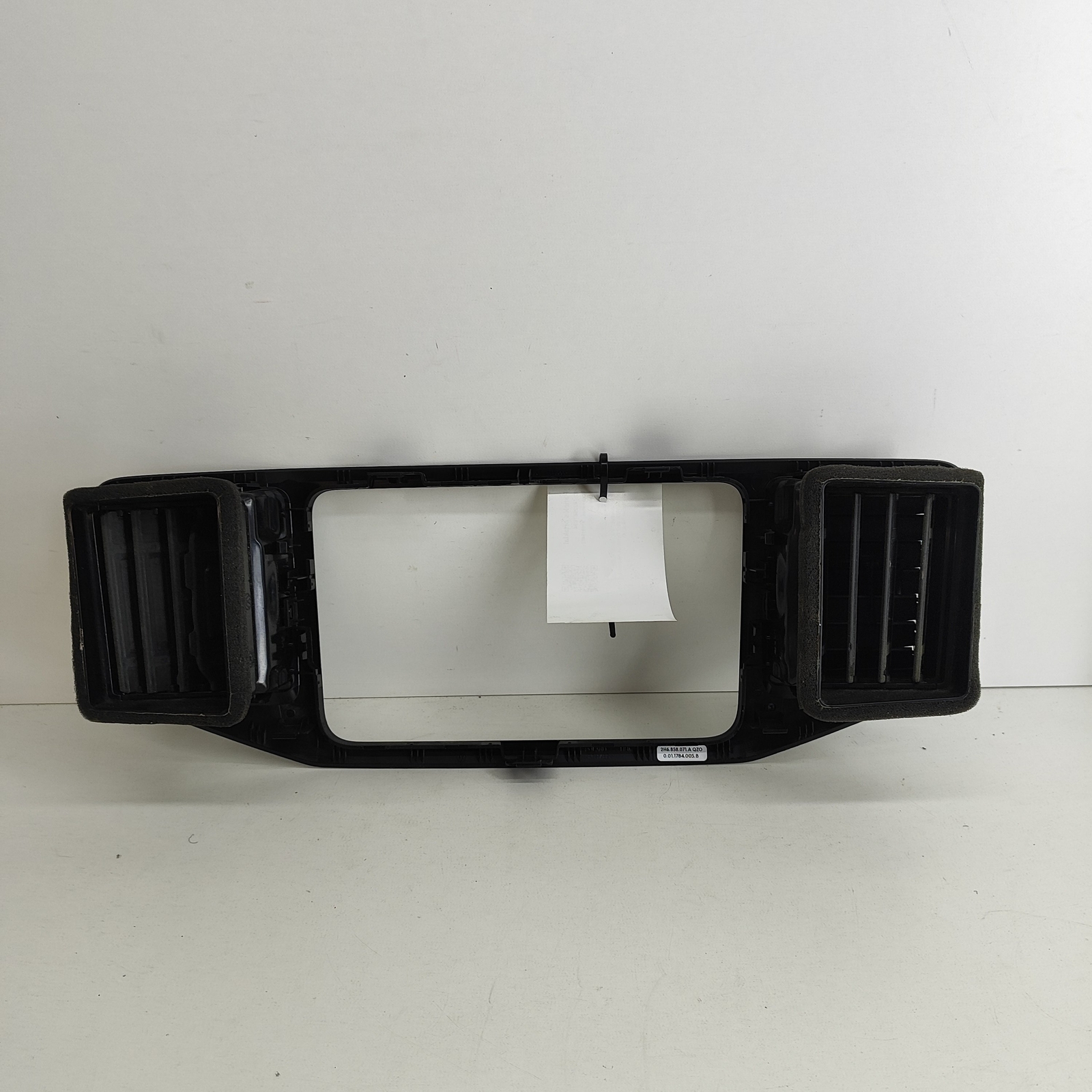 VW AMAROK 2H, S1B Dashboard Air Vents 2H6858071A 2H6819383A  